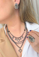 Colar Renata: Moderno com Mix de Correntes e Pingentes de Coração Banhado no Grafite | Peça Exclusiva