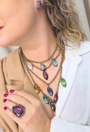 Colar Edilene com mix de correntes ouro velho e pedras coloridas
