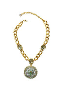 Colar Malta de elos dourado e pingente com pedras em verde claro