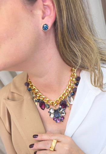 Maxi colar Fiorenza com mix de pingentes de pedras coloridas banhado no dourado