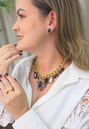 Maxi colar Fiorenza com mix de pingentes de pedras coloridas banhado no dourado