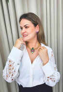 Colar Anina com pingente de pedras coloridas e corrente banhada no dourado