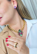Colar Anina com pingente de pedras coloridas e corrente banhada no dourado