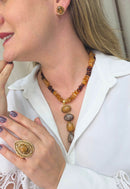 Colar Nuria de cascalhos de resina com gotas marrons