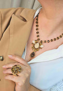 Colar Magda com pedras fendi e topaz banhado no dourado