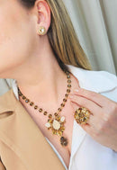 Colar Magda com pedras fendi e topaz banhado no dourado