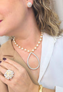 Colar Antonieta Gold de perolas com pingente de gota cristal banhado no dourado