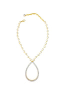 Colar Antonieta Gold de perolas com pingente de gota cristal banhado no dourado