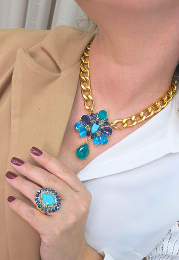 Colar Paola Turquesa: Moderno com Pedras Azuis e Correntaria no Dourado | Destaque no seu Look