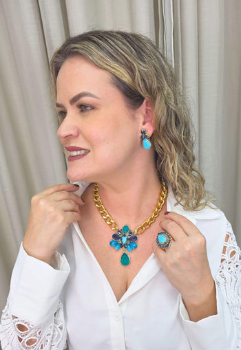 Colar Paola Turquesa: Moderno com Pedras Azuis e Correntaria no Dourado | Destaque no seu Look
