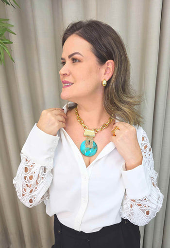 Colar Maria Eugênia: Elegante com Resina Turquesa e Strass Retangular no Dourado | Brilho na Medida