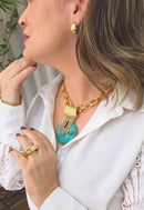 Colar Maria Eugênia: Elegante com Resina Turquesa e Strass Retangular no Dourado | Brilho na Medida
