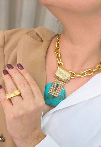 Colar Maria Eugênia: Elegante com Resina Turquesa e Strass Retangular no Dourado | Brilho na Medida