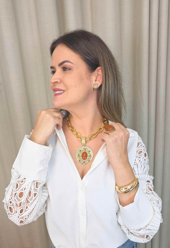 Colar Prestigiosa: Elegante com Maxi Pingente Redondo de Resina Terracota e Elos no Dourado | Estilo Atemporal