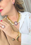 Colar Marluce: Luxuoso de Pérolas com Pingente Oval Rosa no Dourado | Look de Noite Inesquecível