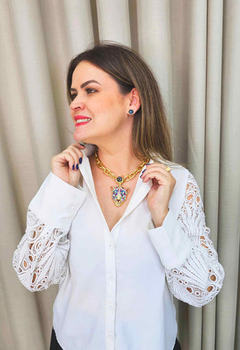 Maxi Colar Aisha com pingente de onça dourado e pedras coloridas