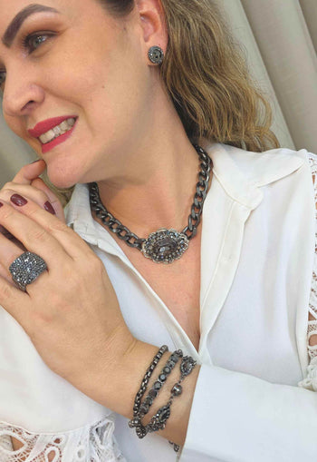 Colar Isabelita: Elegante de Corrente com Pingente Oval Cinza no Grafite | Acessório de Luxo