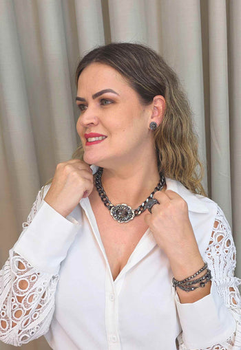 Colar Isabelita: Elegante de Corrente com Pingente Oval Cinza no Grafite | Acessório de Luxo