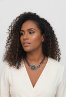 Colar Isabelita: Elegante de Corrente com Pingente Oval Cinza no Grafite | Acessório de Luxo