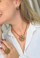 Colar Tatiana: Com Pingente de Flor e Cristais Aurum no Vintage | Look Romântico