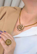 Colar Tatiana: Com Pingente de Flor e Cristais Aurum no Vintage | Look Romântico