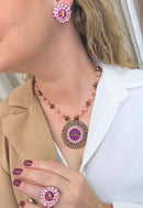 Colar Coliseu de Mandala com pedras rosa e marrom banhado no vintage