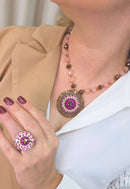 Colar Coliseu de Mandala com pedras rosa e marrom banhado no vintage