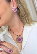 Colar Coliseu de Mandala com pedras rosa e marrom banhado no vintage