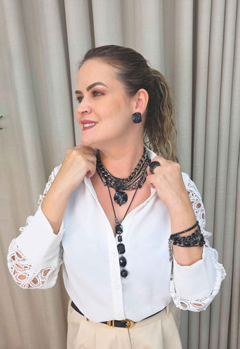 Colar Elite: Fashion com Mix de Correntes e Pedras Pretas no Grafite | Acessório de Luxo