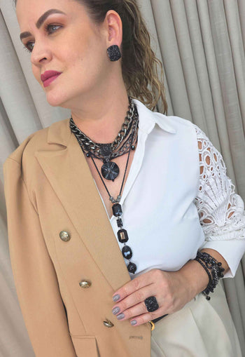 Colar Elite: Fashion com Mix de Correntes e Pedras Pretas no Grafite | Acessório de Luxo
