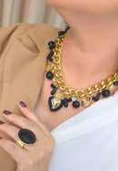 Maxi Colar Zaira: Romântico com Pedras Pretas, Coração, Cristais pretos e Corrente no Dourado | Look de Festa