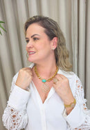 Colar Vasconcelos de elos dourado com pedra azul e pingente de strass pêssego