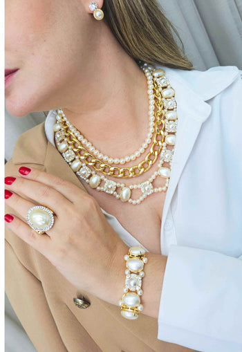 Maxi Colar Ícone de perolas com elos dourado glamour