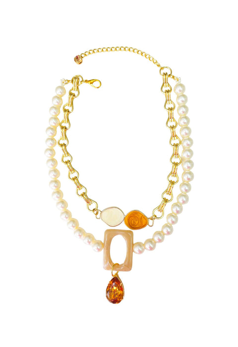 Colar Deonice de perolas com resina e pingente esmaltado banhado no dourado