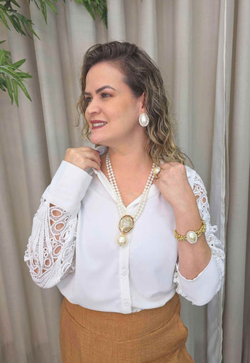 Colar de pérolas Marieta com pingente dourado e perola grande