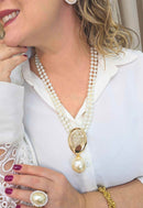 Colar de pérolas Marieta com pingente dourado e perola grande