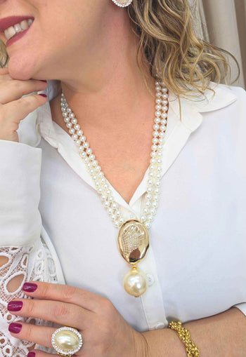 Colar de pérolas Marieta com pingente dourado e perola grande