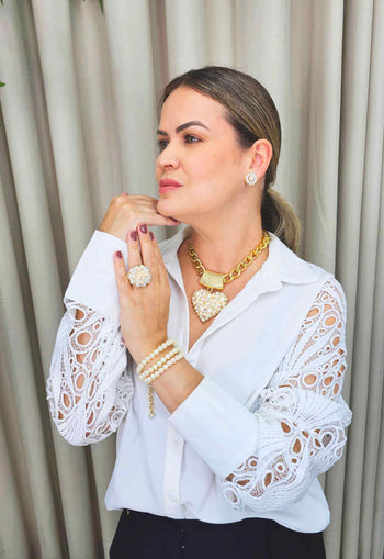 Colar Cleo Gold com pingente de coração de perolas e strass