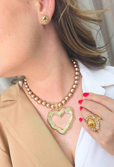Colar Alma: Clássico de Pérolas Fendi e Coração no Dourado | Estilo Atemporal