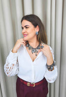 Maxi colar Zoraide com mix de pingentes, resinas, crucifixo e correntaria onix