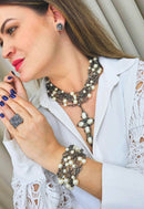 Maxi Colar Celebridade com perolas e crucifixo banhado no onix