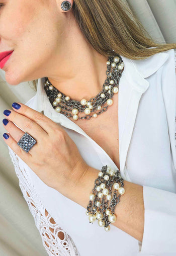 Maxi Colar Celebridade com perolas e crucifixo banhado no onix