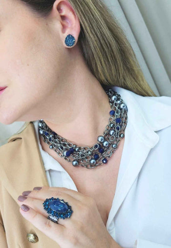 Maxi colar Momentos Blue de correntaria grafitecom pingentes e pedras azuis