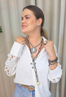 Maxi Colar Alexandrina: Statement com Elos Grafite e Pérolas com Crucifixo no Grafite | Acessório de Luxo