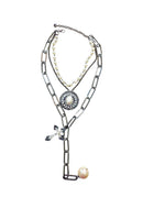 Maxi Colar Alexandrina: Statement com Elos Grafite e Pérolas com Crucifixo no Grafite | Acessório de Luxo