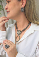 Colar Anali: Pingente Oval de Pedras Black Diamond no Grafite | Moda Festa Design By Sahara