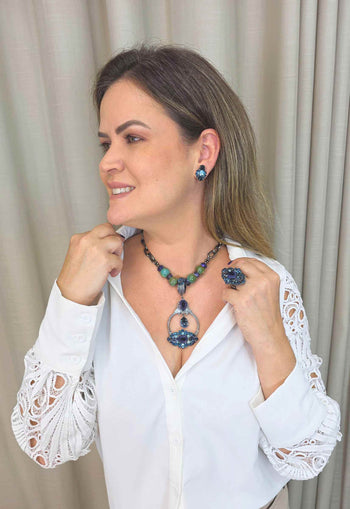 Colar Andrea: Elos com Pingente de Pedras Azuis e Turquesas Banhado no Grafite | Seleção Especial da Dai