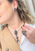 Colar Adelina de pérolas com pingente de pedras hematite e gotas