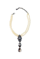 Colar Adelina de pérolas com pingente de pedras hematite e gotas