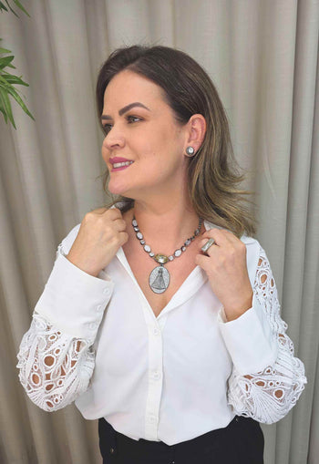 Colar Glória com pingente de Nossa Senhora Aparecida e pedras cristais banhado no grafite